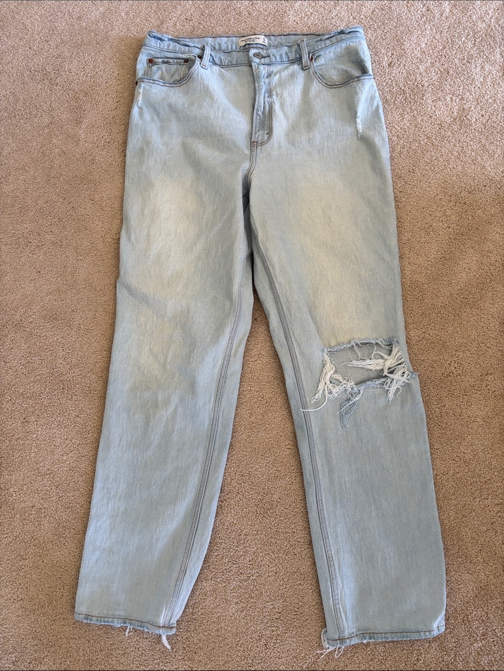 Abercrombie & Fitch 90s Straight Ultra High Rise Jeans. Size 16L (33).